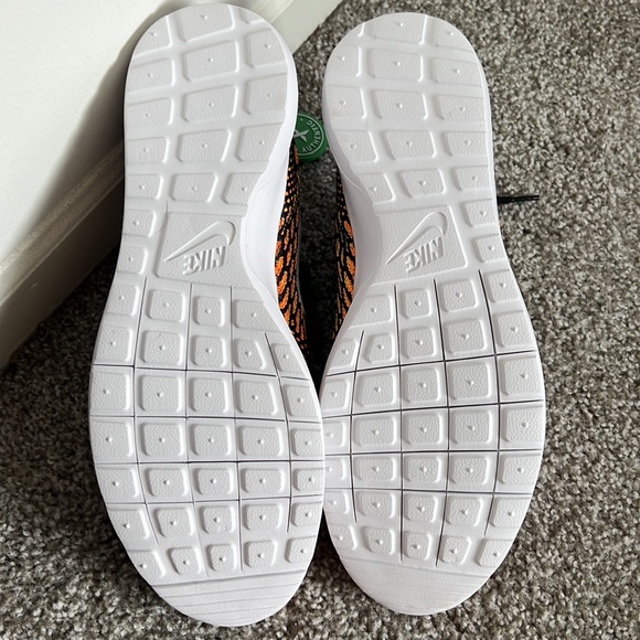 Nike Roshe NM Flyknit - Picture 5 of 7